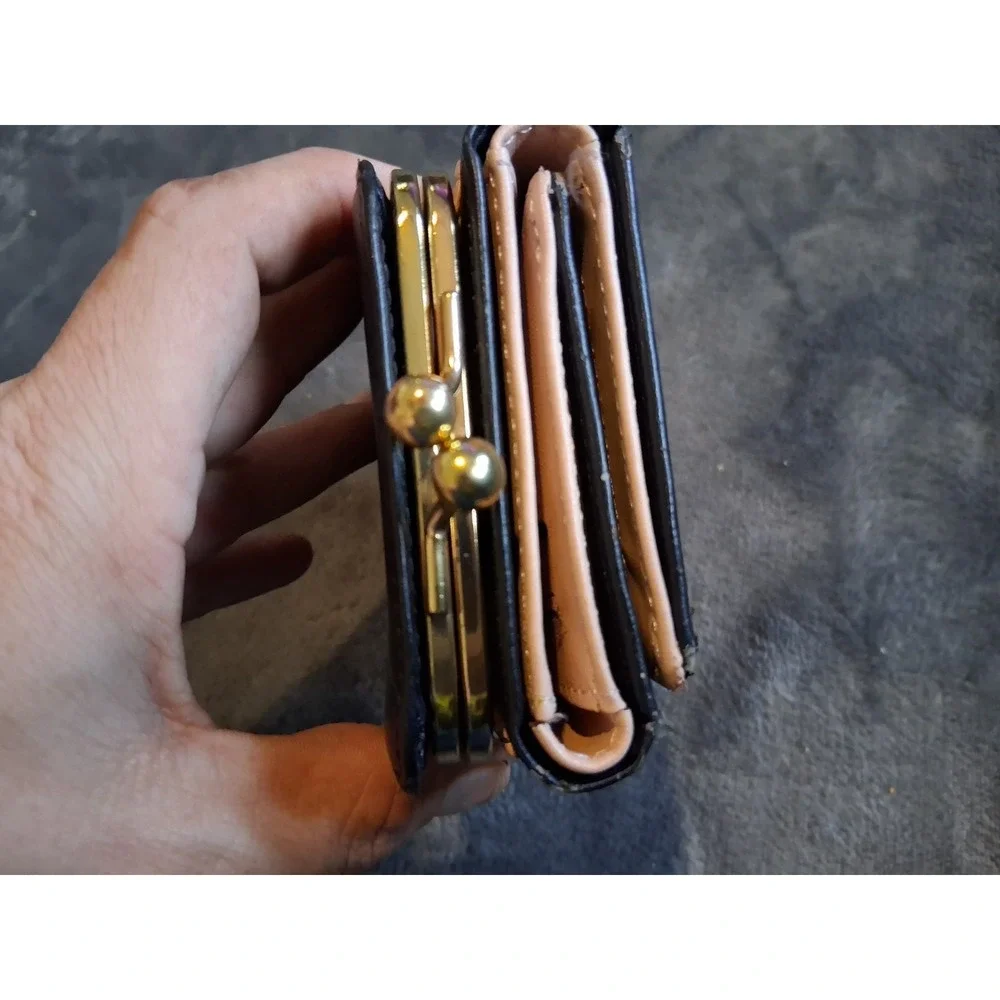 Black Folding Women's Wallet Gold Tone Bee Accent Coin Pocket Animal Theme - Picture 8 of 16